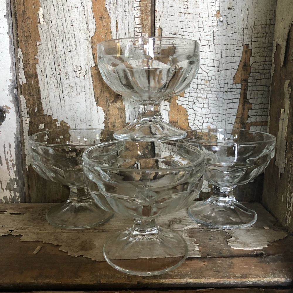 Soda Fountain style sundae/ sherbet glasses set of 4 (26)